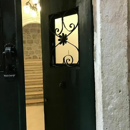 Gostinjska kuća Rilati Old Town Palace 1 3*