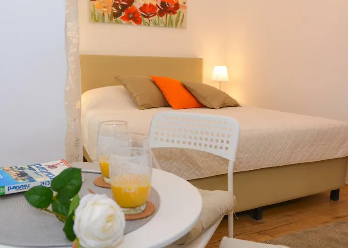 Πανσιόν Rilati Old Town Palace 1 3*